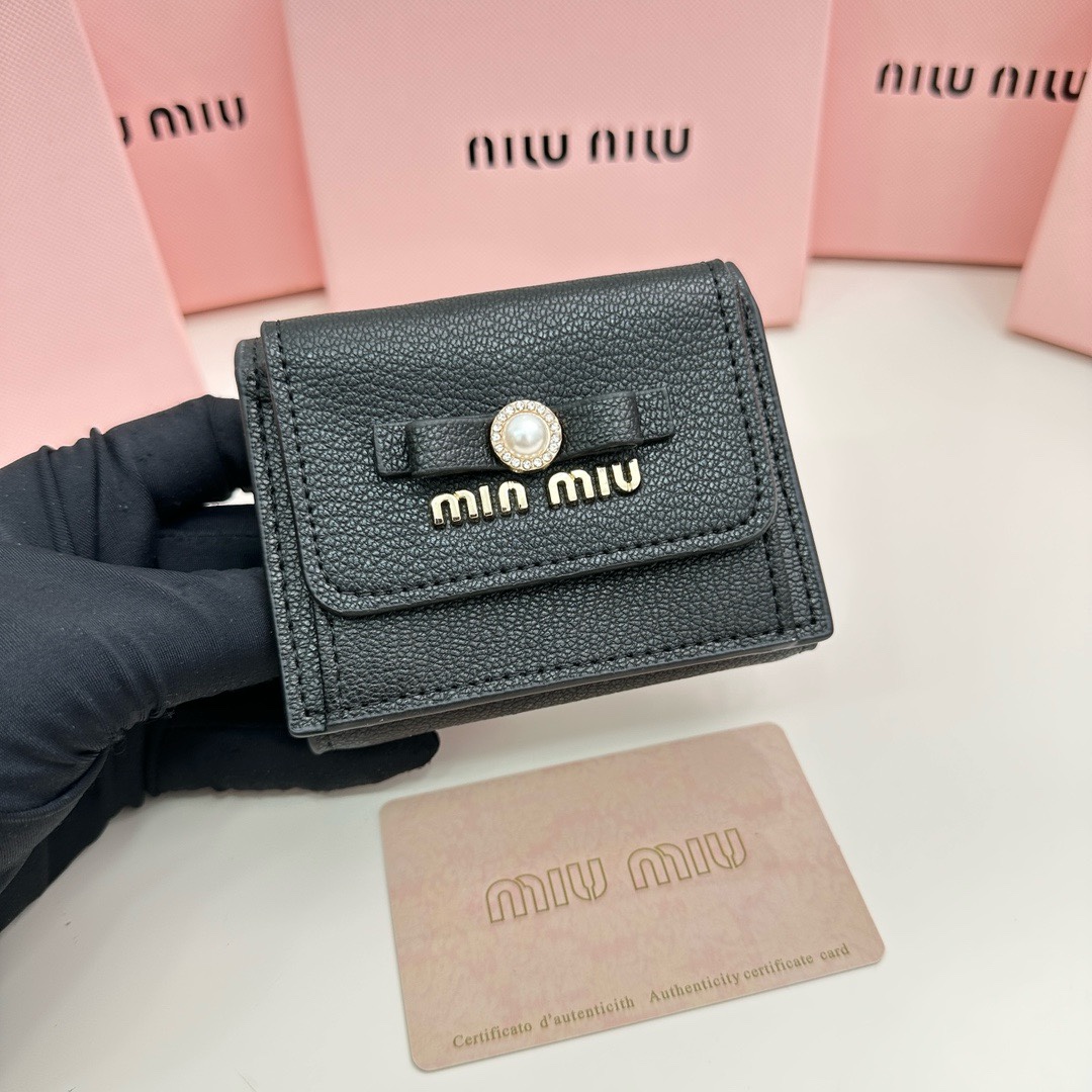 最高級MiuMiuスーパーコピー ミュウミュウ財布コピー ヴィッテロダイノレザーフラップ付折り財布 ブラック 5MH043_2FPP_F0002 レザー - 画像 (2)