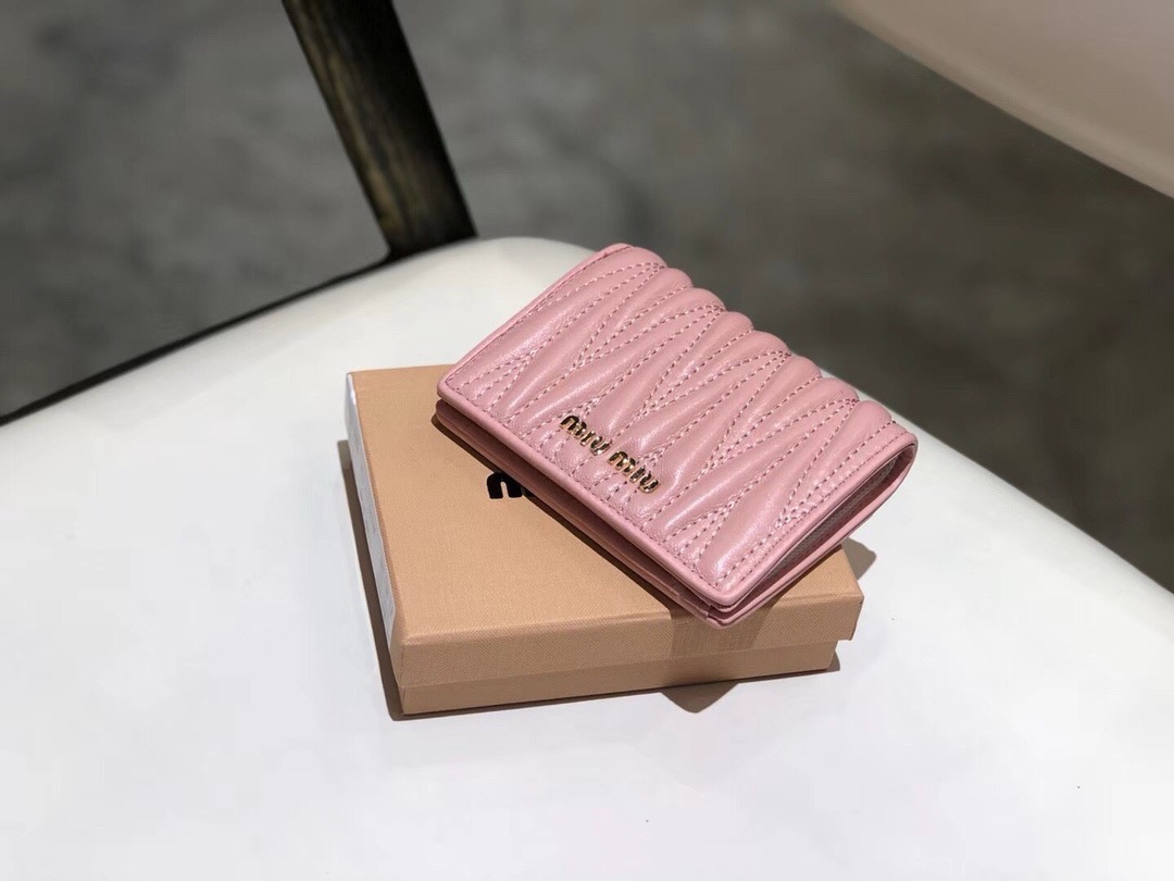 最高級MiuMiuスーパーコピー ミュウミュウ財布コピー マテラッセレザー 折り財布 ピンク 5MV204_2FPP_F0E18 レザー - 画像 (9)