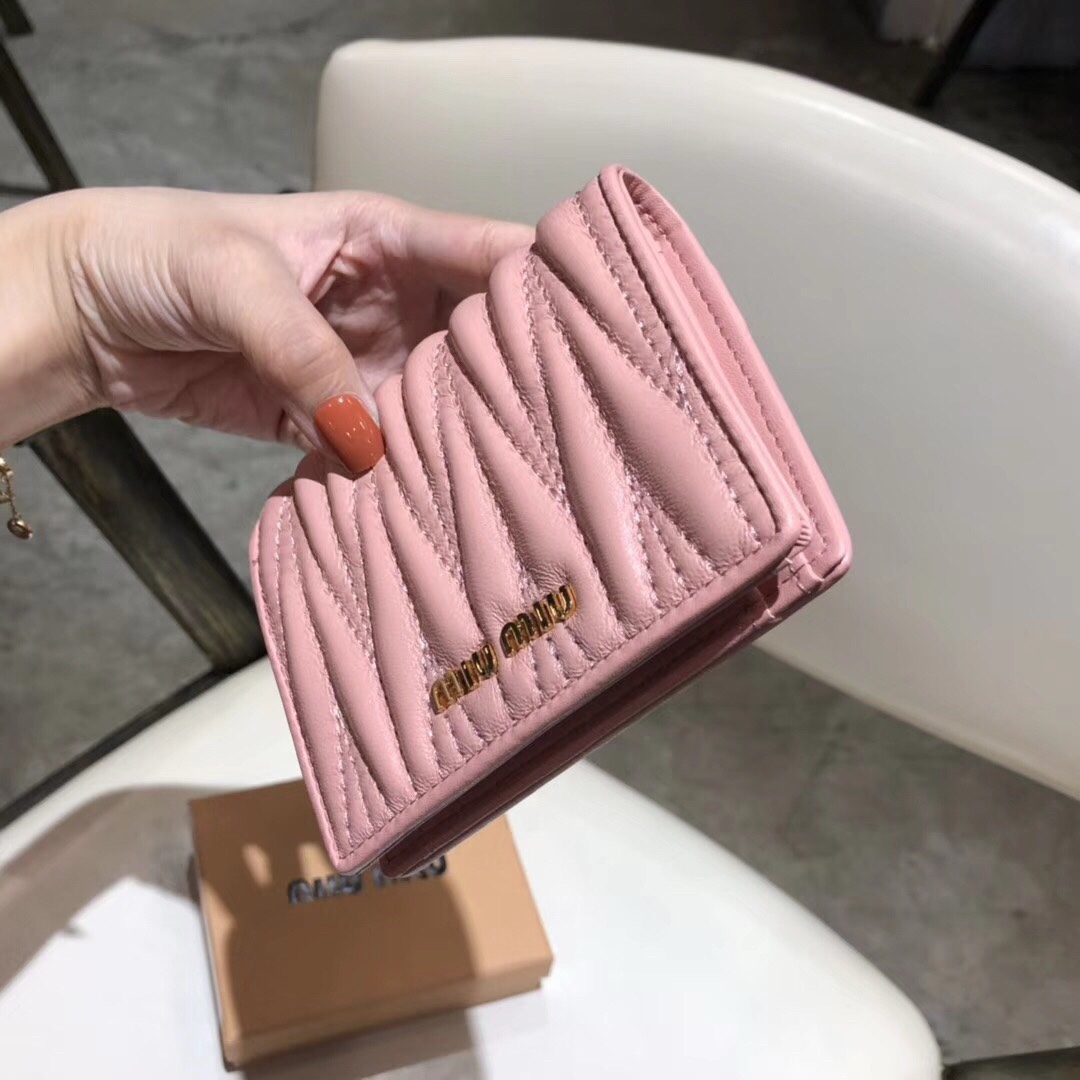 最高級MiuMiuスーパーコピー ミュウミュウ財布コピー マテラッセレザー 折り財布 ピンク 5MV204_2FPP_F0E18 レザー - 画像 (8)