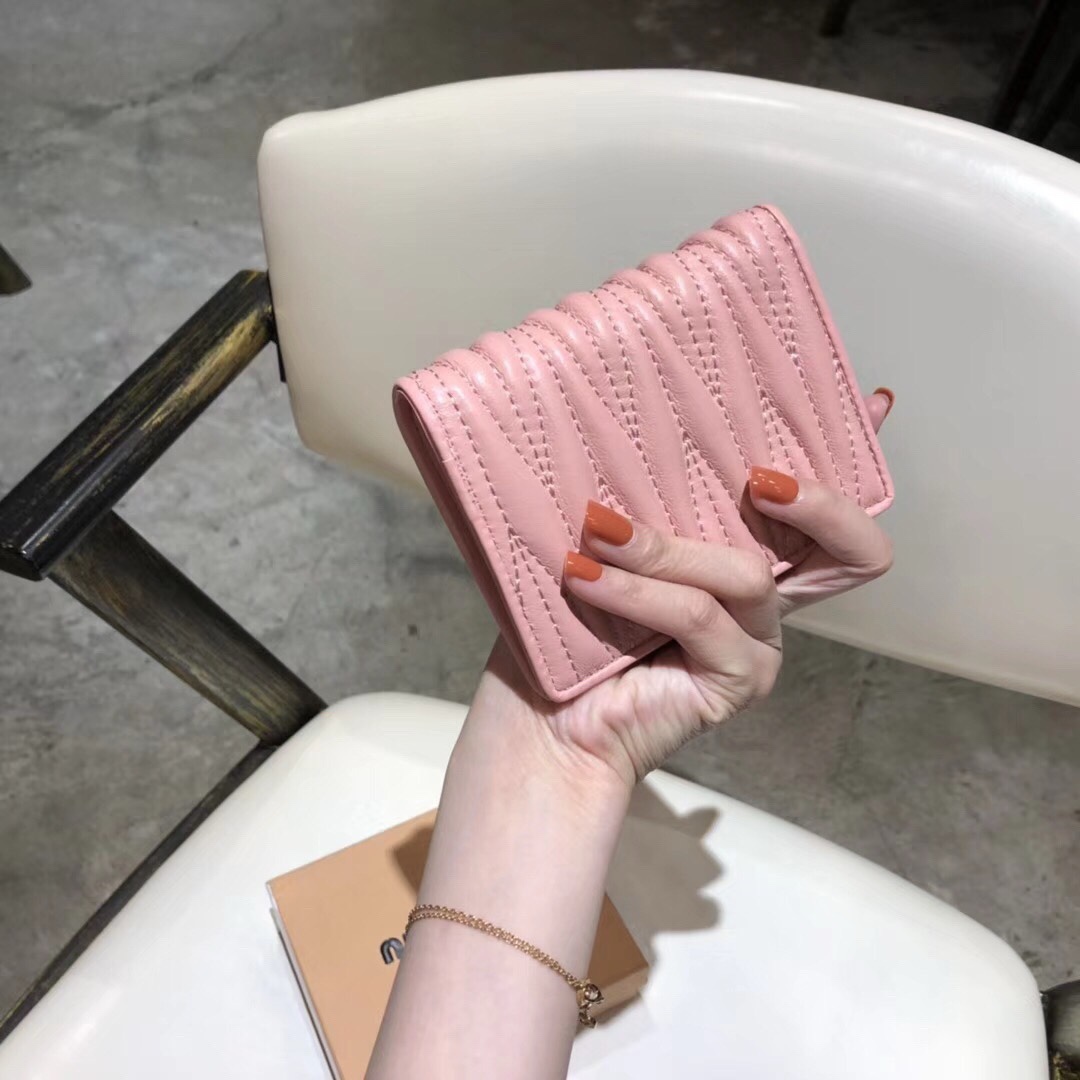 最高級MiuMiuスーパーコピー ミュウミュウ財布コピー マテラッセレザー 折り財布 ピンク 5MV204_2FPP_F0E18 レザー - 画像 (6)
