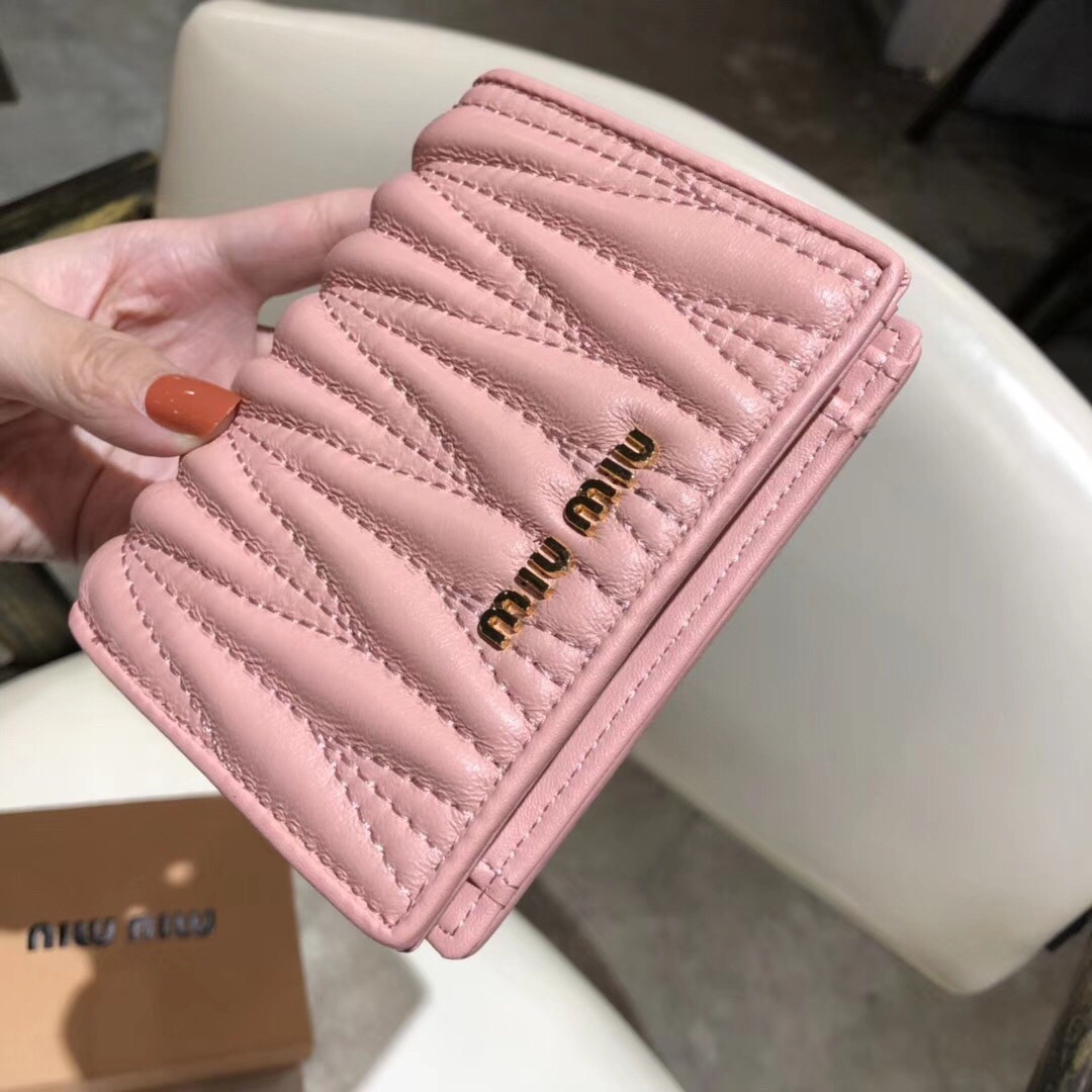 最高級MiuMiuスーパーコピー ミュウミュウ財布コピー マテラッセレザー 折り財布 ピンク 5MV204_2FPP_F0E18 レザー - 画像 (2)