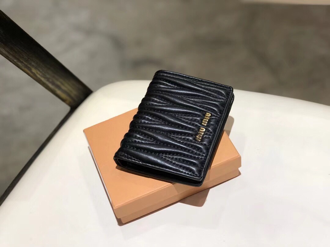 最高級MiuMiuスーパーコピー ミュウミュウ財布コピー マテラッセレザー 折り財布 ブラック 5MV204_2FPP_F0002 レザー - 画像 (9)