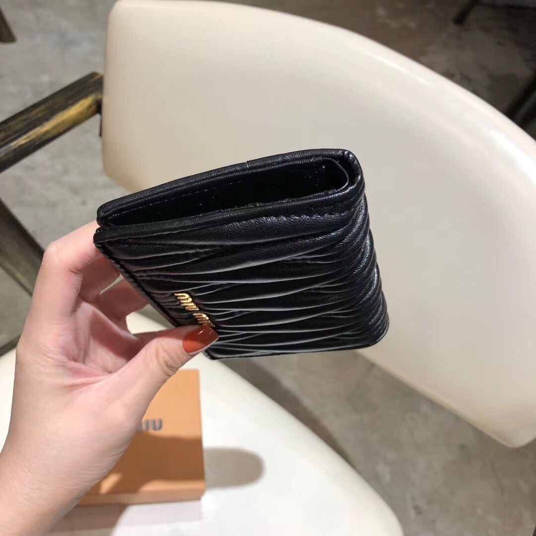 最高級MiuMiuスーパーコピー ミュウミュウ財布コピー マテラッセレザー 折り財布 ブラック 5MV204_2FPP_F0002 レザー - 画像 (8)
