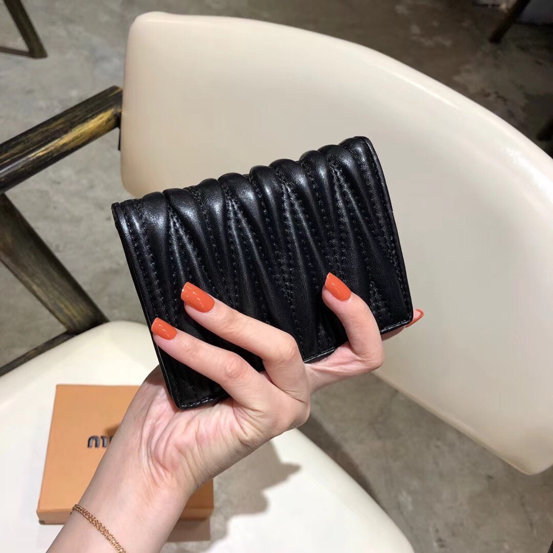 最高級MiuMiuスーパーコピー ミュウミュウ財布コピー マテラッセレザー 折り財布 ブラック 5MV204_2FPP_F0002 レザー - 画像 (7)