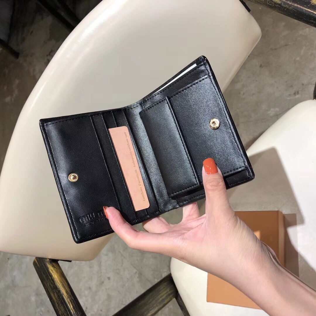 最高級MiuMiuスーパーコピー ミュウミュウ財布コピー マテラッセレザー 折り財布 ブラック 5MV204_2FPP_F0002 レザー - 画像 (6)