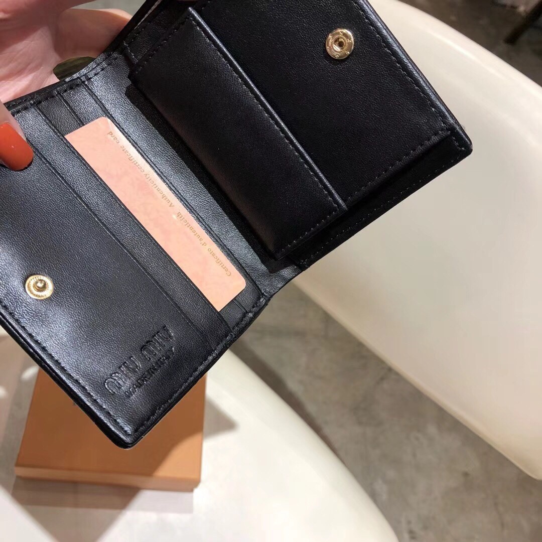 最高級MiuMiuスーパーコピー ミュウミュウ財布コピー マテラッセレザー 折り財布 ブラック 5MV204_2FPP_F0002 レザー - 画像 (4)