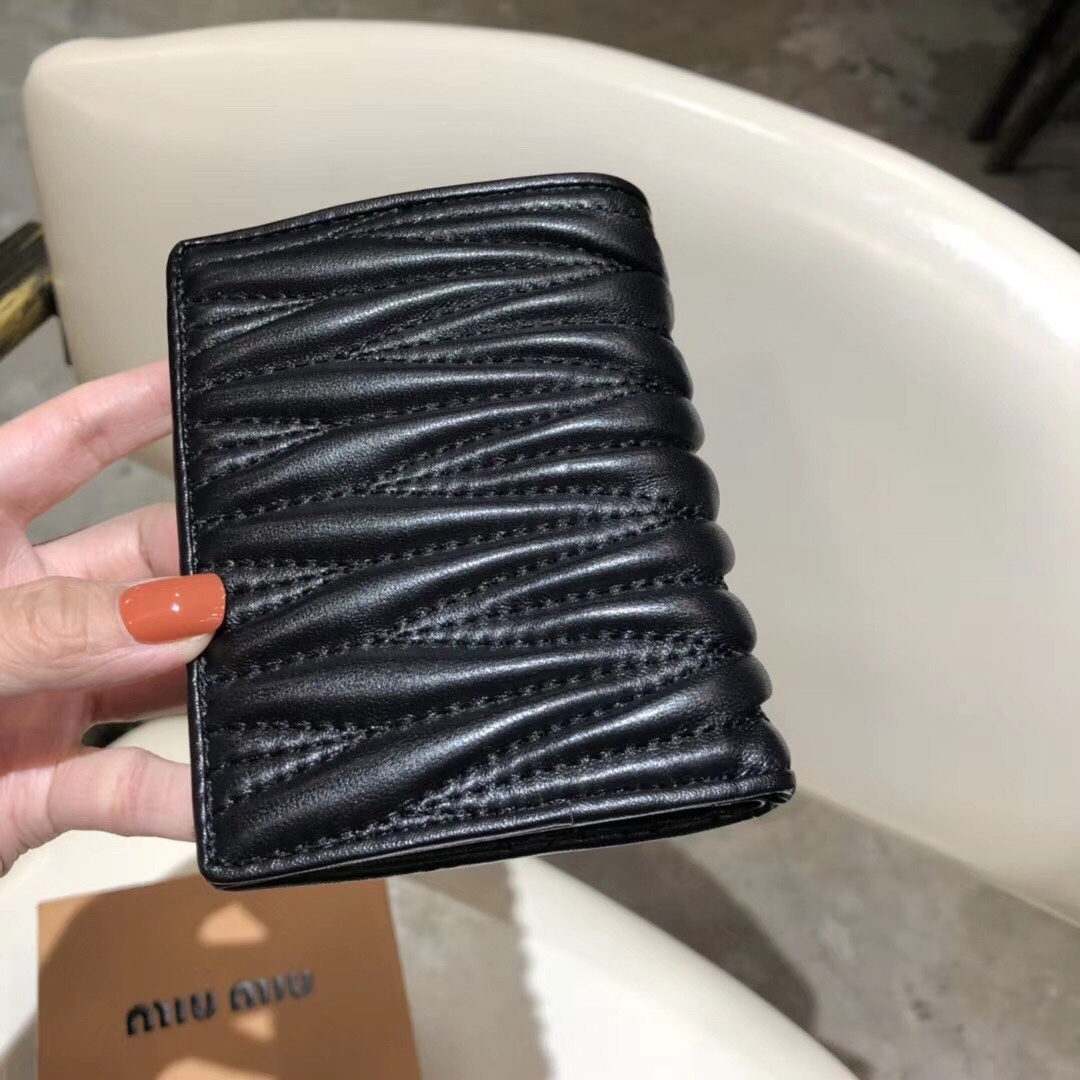 最高級MiuMiuスーパーコピー ミュウミュウ財布コピー マテラッセレザー 折り財布 ブラック 5MV204_2FPP_F0002 レザー - 画像 (3)