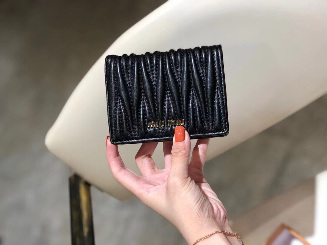 最高級MiuMiuスーパーコピー ミュウミュウ財布コピー マテラッセレザー 折り財布 ブラック 5MV204_2FPP_F0002 レザー - 画像 (2)