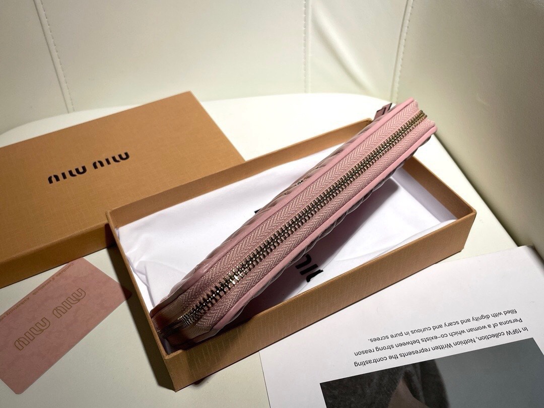 最高級MiuMiuスーパーコピー ミュウミュウ財布コピー マテラッセレザー ジップアラウンド長財布 ピンク 5ML506_2FPP_F0E18 レザー - 画像 (5)