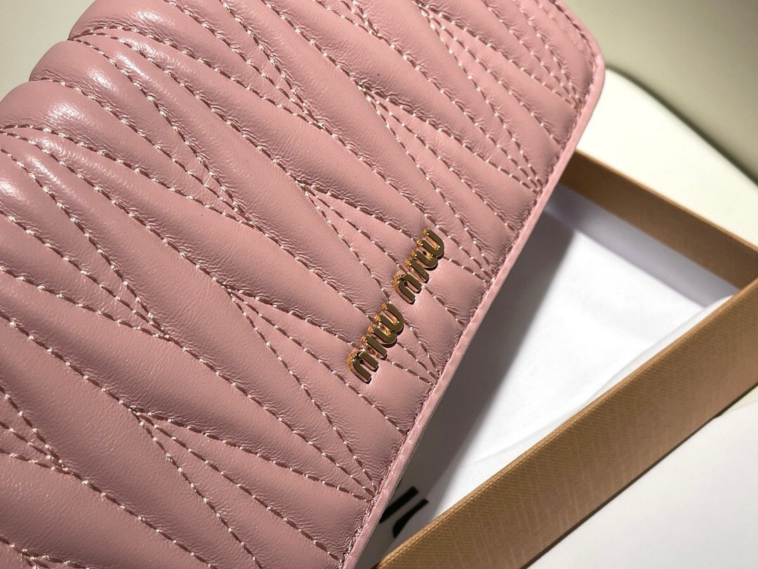 最高級MiuMiuスーパーコピー ミュウミュウ財布コピー マテラッセレザー ジップアラウンド長財布 ピンク 5ML506_2FPP_F0E18 レザー - 画像 (2)