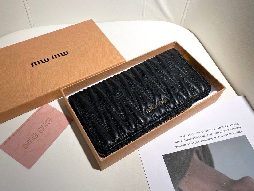 最高級MiuMiuスーパーコピー ミュウミュウ財布コピー マテラッセレザー ジップアラウンド長財布 ブラック 5ML506_2FPP_F0002 レザー - 画像 (9)