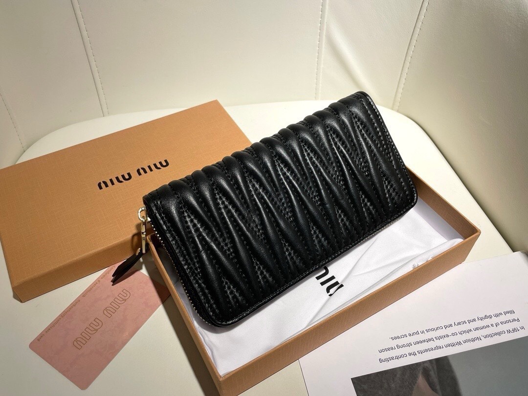 最高級MiuMiuスーパーコピー ミュウミュウ財布コピー マテラッセレザー ジップアラウンド長財布 ブラック 5ML506_2FPP_F0002 レザー - 画像 (8)