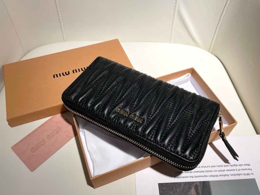 最高級MiuMiuスーパーコピー ミュウミュウ財布コピー マテラッセレザー ジップアラウンド長財布 ブラック 5ML506_2FPP_F0002 レザー - 画像 (7)