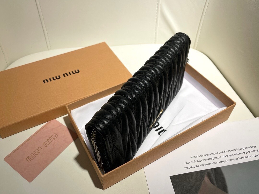最高級MiuMiuスーパーコピー ミュウミュウ財布コピー マテラッセレザー ジップアラウンド長財布 ブラック 5ML506_2FPP_F0002 レザー - 画像 (6)