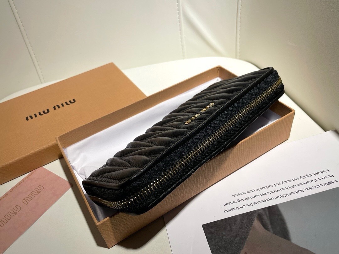 最高級MiuMiuスーパーコピー ミュウミュウ財布コピー マテラッセレザー ジップアラウンド長財布 ブラック 5ML506_2FPP_F0002 レザー - 画像 (5)