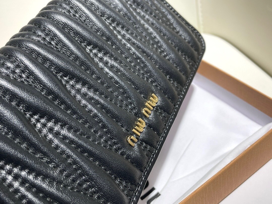 最高級MiuMiuスーパーコピー ミュウミュウ財布コピー マテラッセレザー ジップアラウンド長財布 ブラック 5ML506_2FPP_F0002 レザー - 画像 (2)