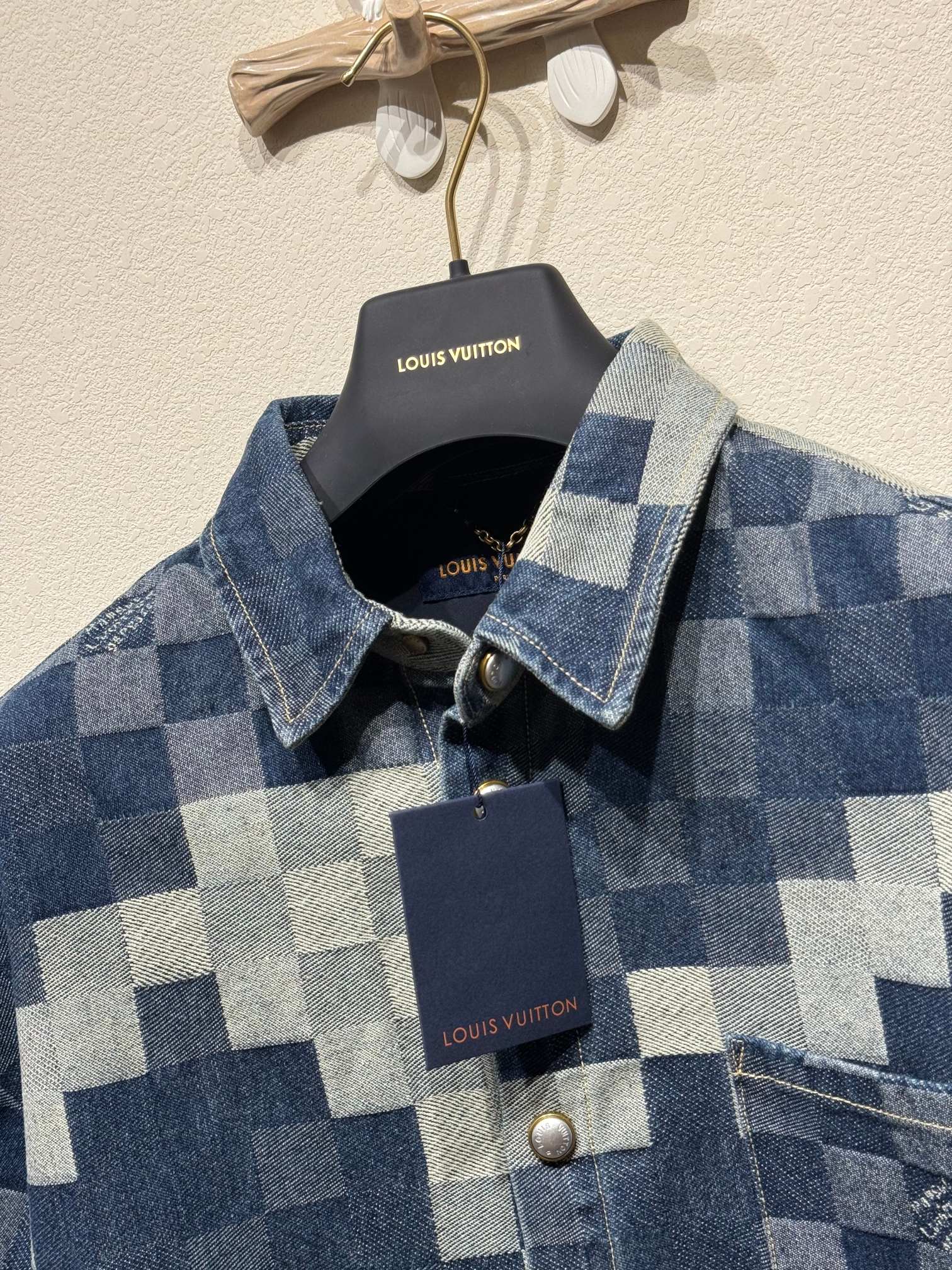 最高級ルイヴィトンスーパーコピー服 ルイヴィトンワイシャツコピー ショートスリーブデニムオーバーシャツ インディゴ コットン100% 202405092 - 画像 (5)