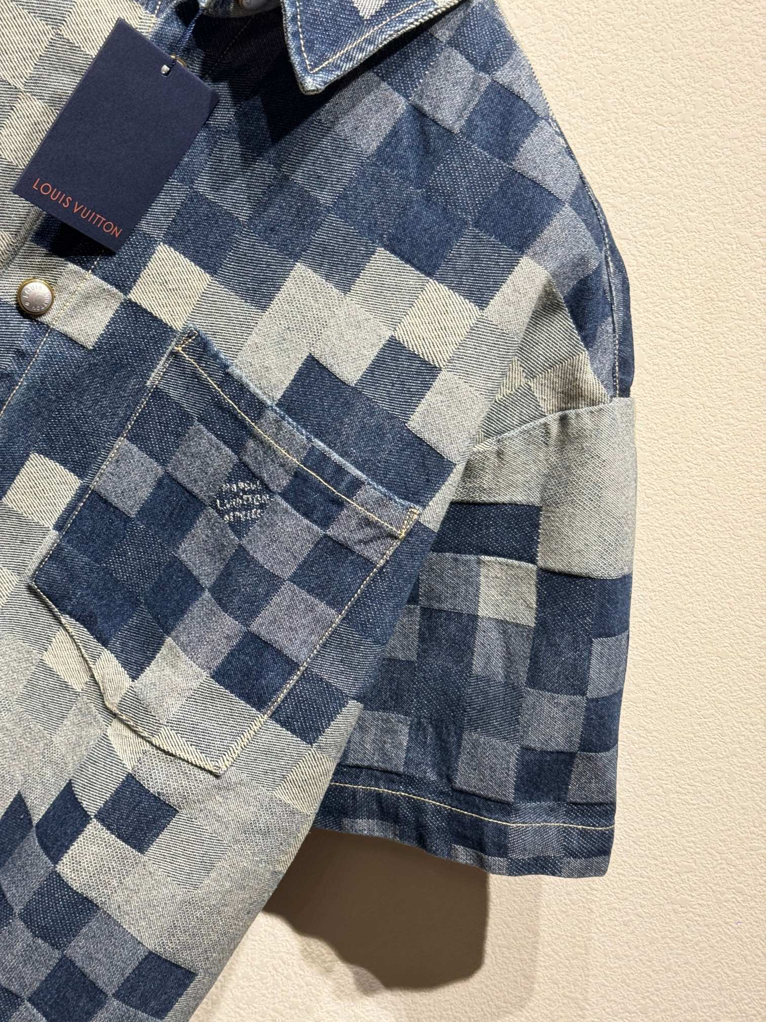 最高級ルイヴィトンスーパーコピー服 ルイヴィトンワイシャツコピー ショートスリーブデニムオーバーシャツ インディゴ コットン100% 202405092 - 画像 (4)