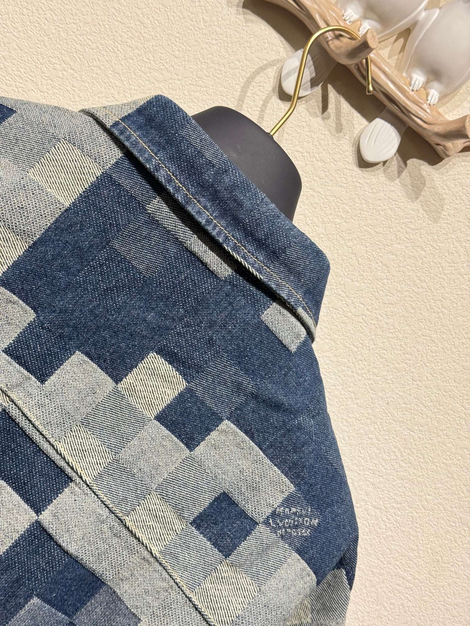 最高級ルイヴィトンスーパーコピー服 ルイヴィトンワイシャツコピー ショートスリーブデニムオーバーシャツ インディゴ コットン100% 202405092 - 画像 (2)