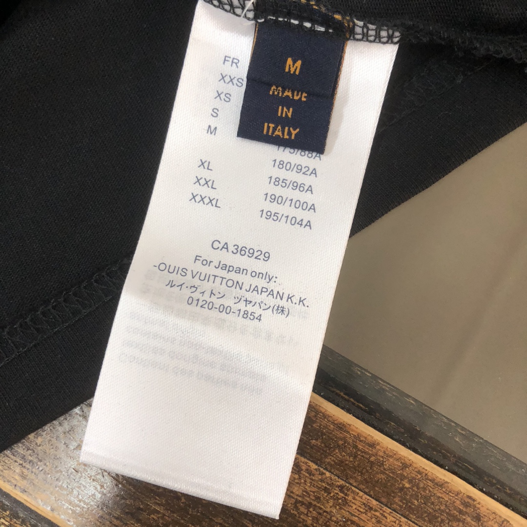 最高級ルイヴィトンスーパーコピー服 ルイヴィトンTシャツコピー ショートスリーブコットンクルーネック コットン100% ブラック ホワイト 202405099 - 画像 (3)