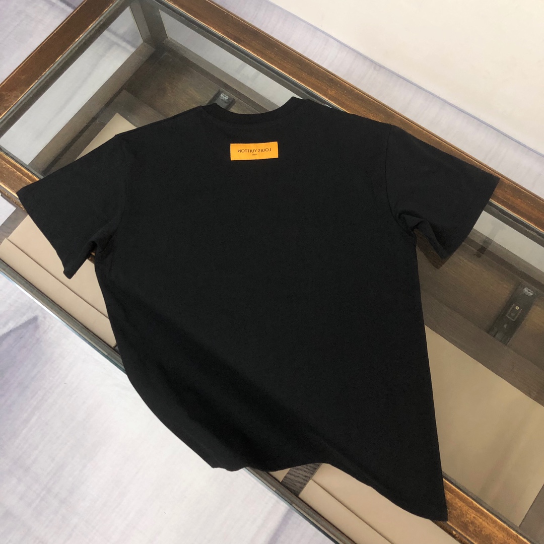 最高級ルイヴィトンスーパーコピー服 ルイヴィトンTシャツコピー ショートスリーブコットンクルーネック コットン100% ブラック ホワイト 202405099 - 画像 (2)