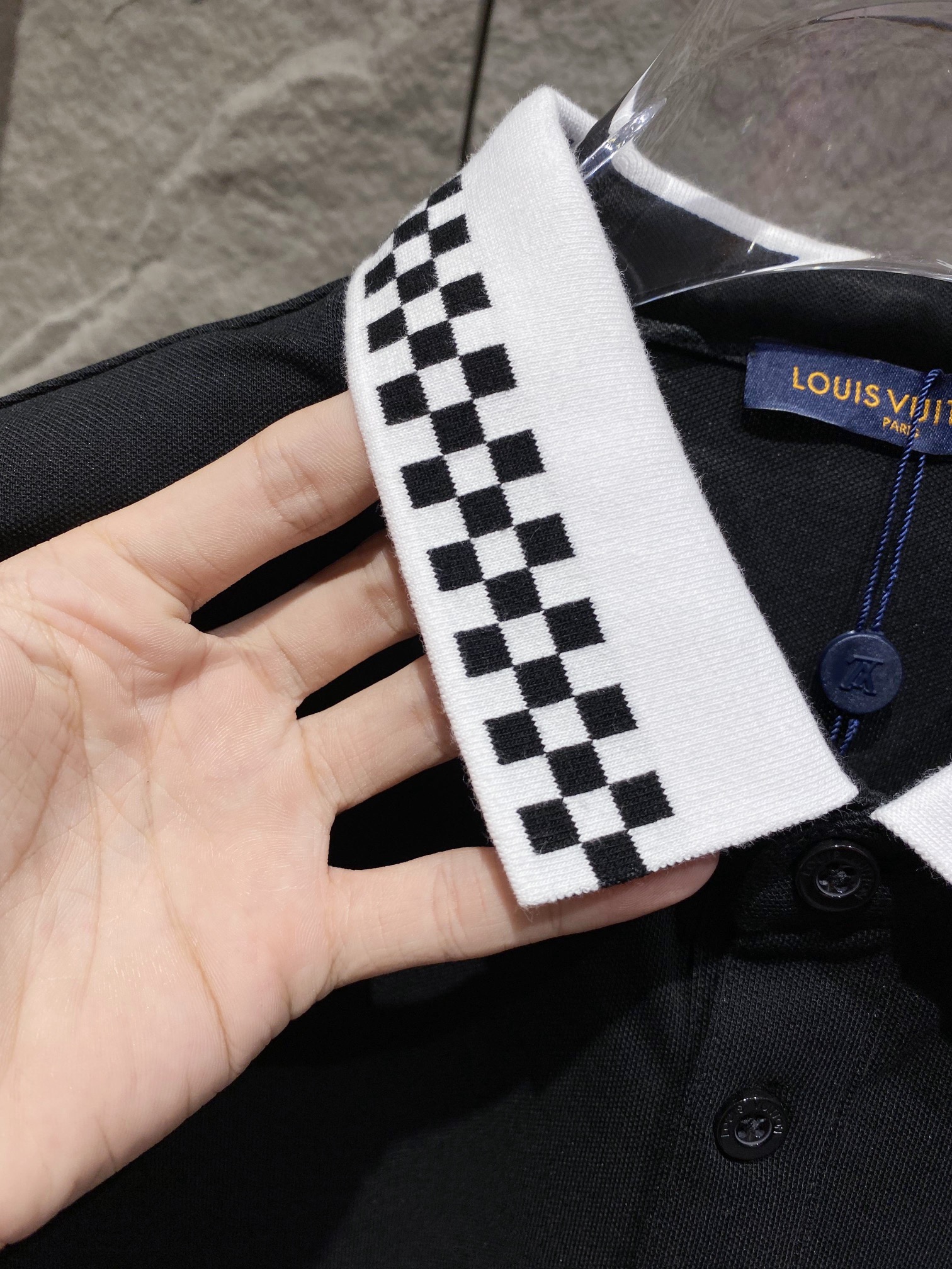 最高級ルイヴィトンスーパーコピー服 ルイヴィトンポロシャツコピー エンブロイダードショートスリーブコットンプレンドポロシャツ コットン100% ブラック 202405100 - 画像 (5)