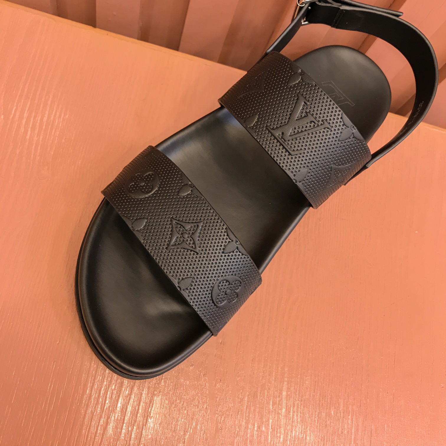 最高級ルイヴィトンスーパーコピー靴 ルイヴィトンサンダルコピー LV サンセット・ライン サンダル ノワール カーフレザー【新品】202405157 - 画像 (6)
