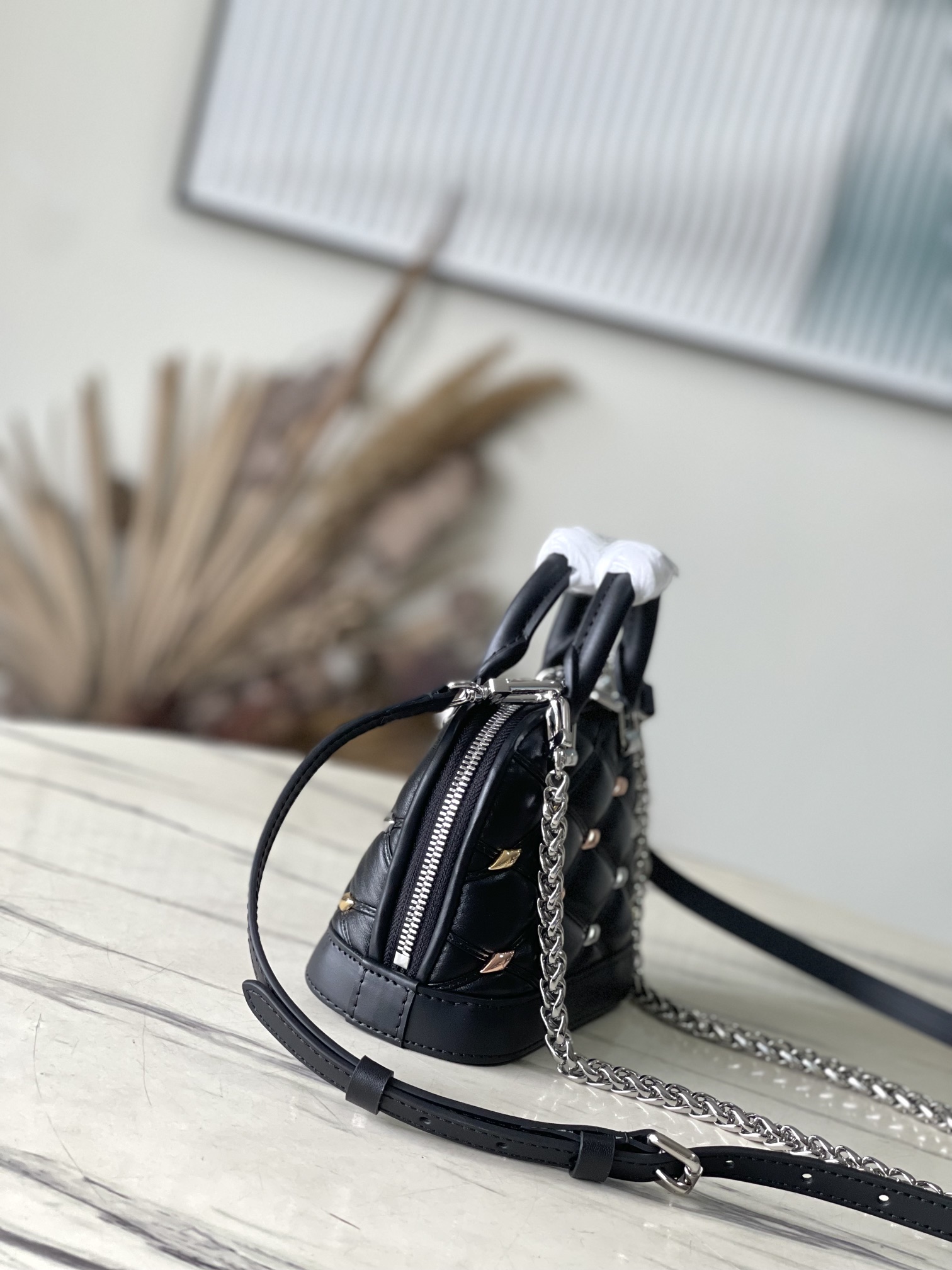 最高級ルイヴィトンスーパーコピー ルイヴィトン ハンドバッグ コピー ナノ・アルマ ブラック M83019 ラムレザー ゴールド金具 - 画像 (9)