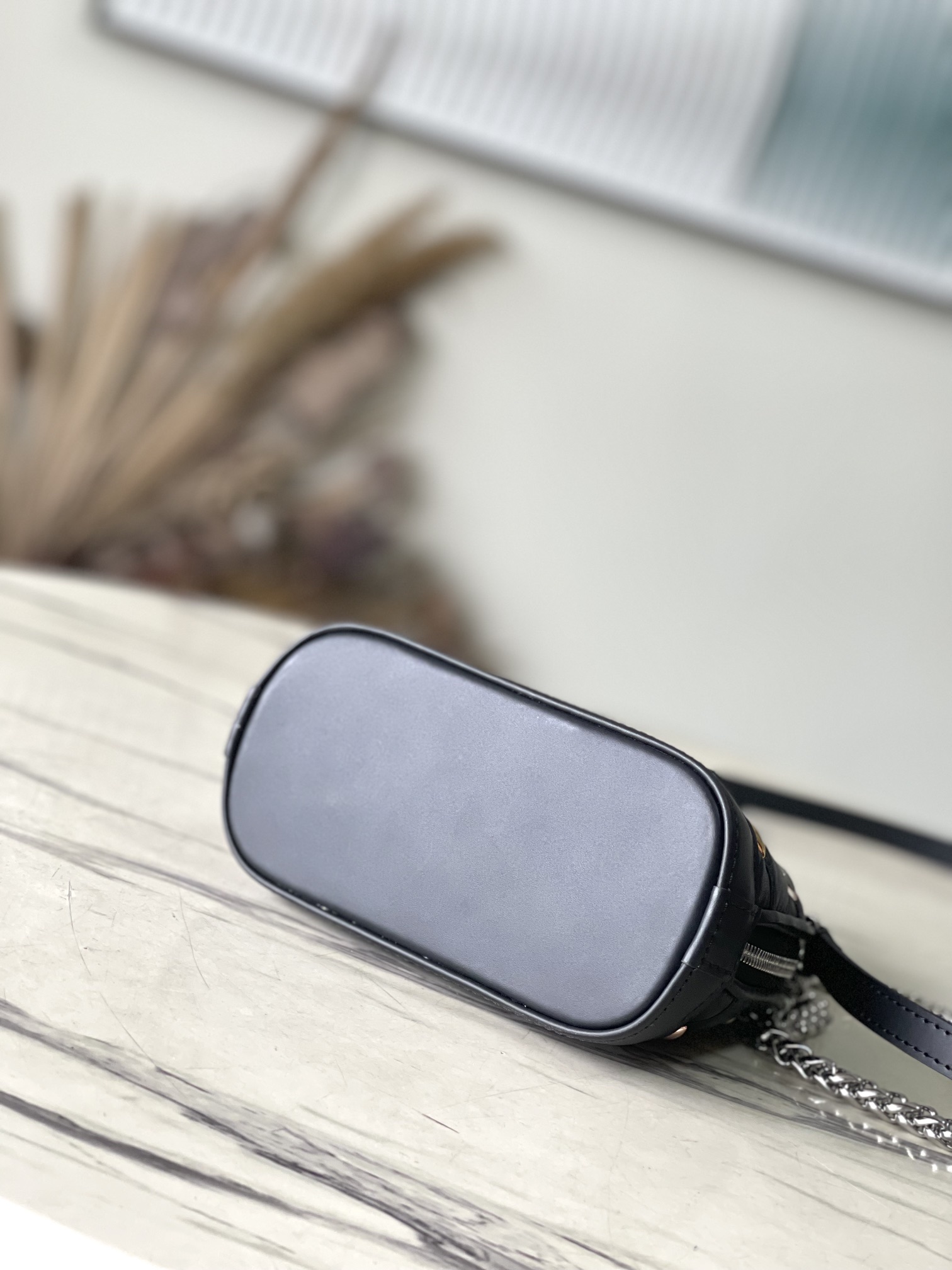最高級ルイヴィトンスーパーコピー ルイヴィトン ハンドバッグ コピー ナノ・アルマ ブラック M83019 ラムレザー ゴールド金具 - 画像 (7)