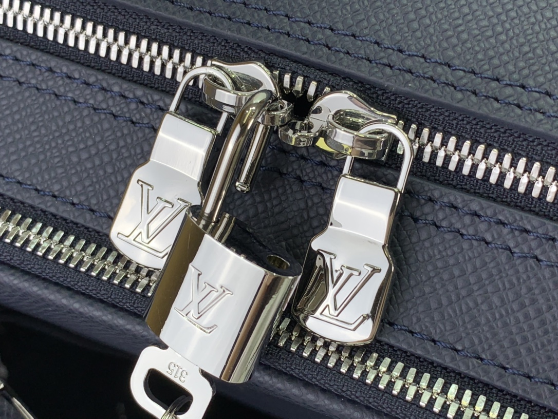 最高級ルイヴィトンスーパーコピー ルイヴィトン メンズバッグ コピー PDV GM ブルー M30967 タイガ・レザー シルバー金具 - 画像 (3)
