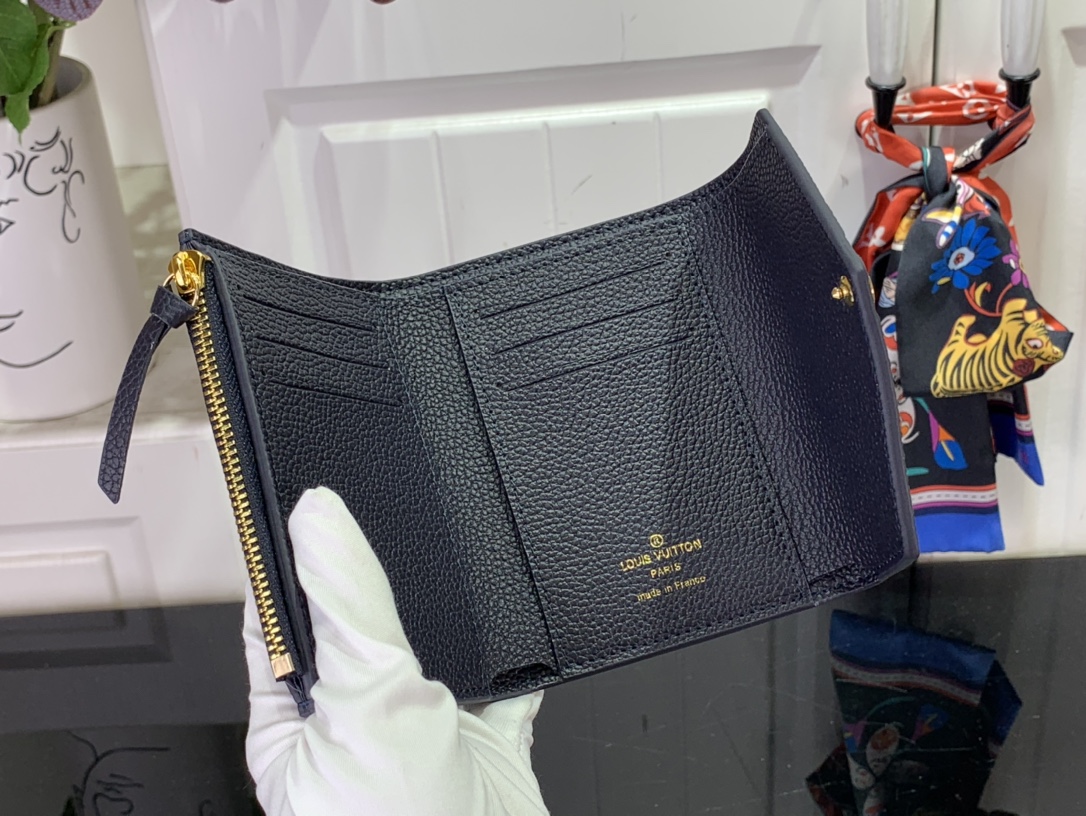 最高級ルイヴィトンスーパーコピー ルイヴィトン財布コピー ポルトフォイユ・ヴィクトリーヌ ネイビー ブルー M83590 モノグラム・アンプラント レザー ゴールド金具 - 画像 (2)