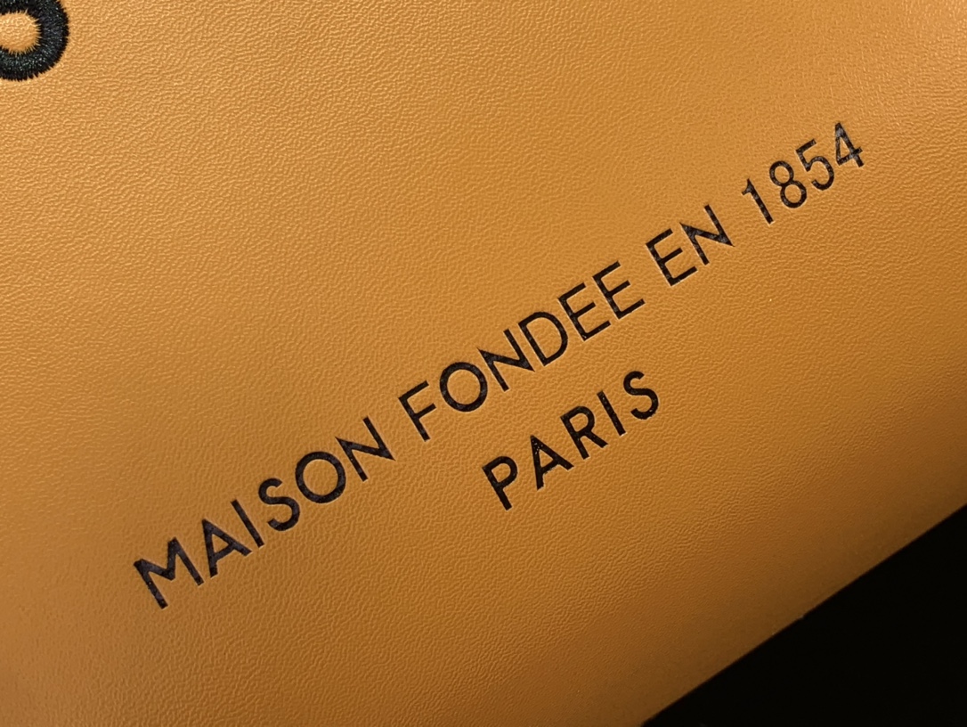 最高級ルイヴィトンスーパーコピー ルイヴィトンバッグコピー サンドウィッチ・バッグ サフラン M24578 レザー シルバー金具 - 画像 (3)