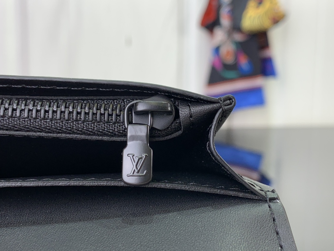 最高級ルイヴィトンスーパーコピー ルイヴィトン財布コピー ポルトフォイユ・ブラザ ブラック M62900 モノグラム・シャドウ レザー - 画像 (3)