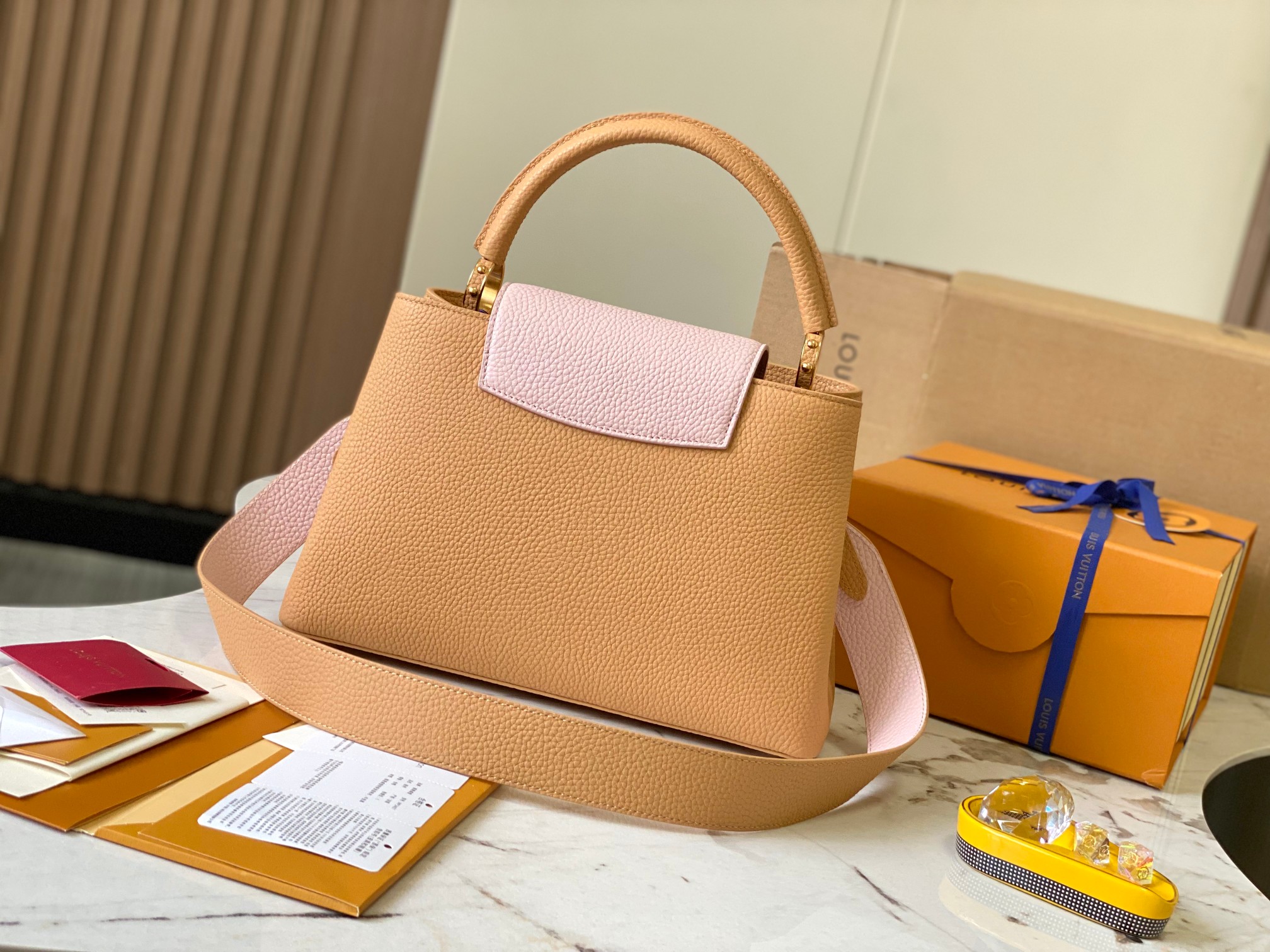 最高級ルイヴィトンスーパーコピー ルイヴィトン ハンドバッグ コピー カプシーヌ MM ベージュ×ピンク M22206 トリヨンレザー ゴールド金具 - 画像 (8)