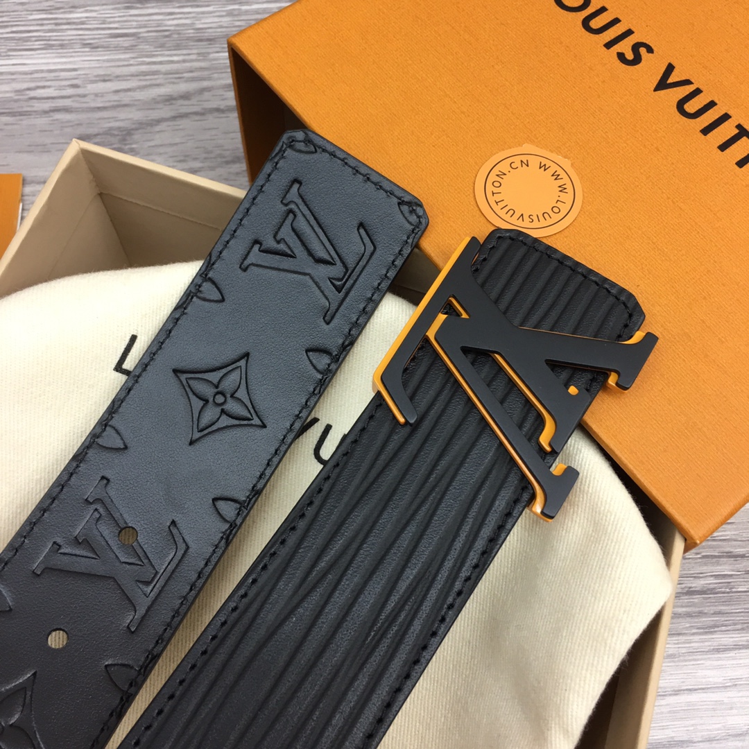 最高級ルイヴィトンスーパーコピー ルイヴィトンベルトコピー ベルト・LV イニシャル 40MM リバーシブル ブラック M8609U エンボス加工したグレインレザー ブラック金具 - 画像 (8)