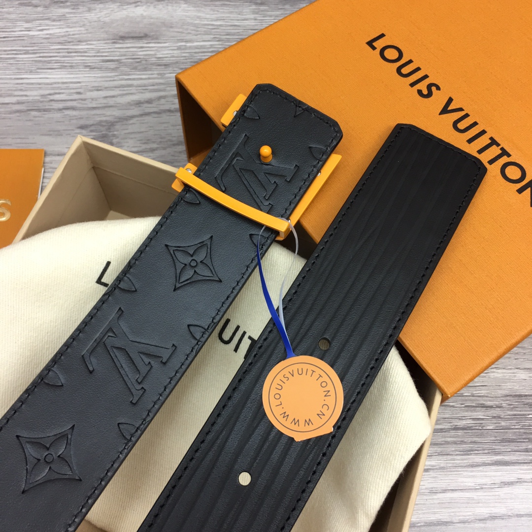 最高級ルイヴィトンスーパーコピー ルイヴィトンベルトコピー ベルト・LV イニシャル 40MM リバーシブル ブラック M8609U エンボス加工したグレインレザー ブラック金具 - 画像 (7)