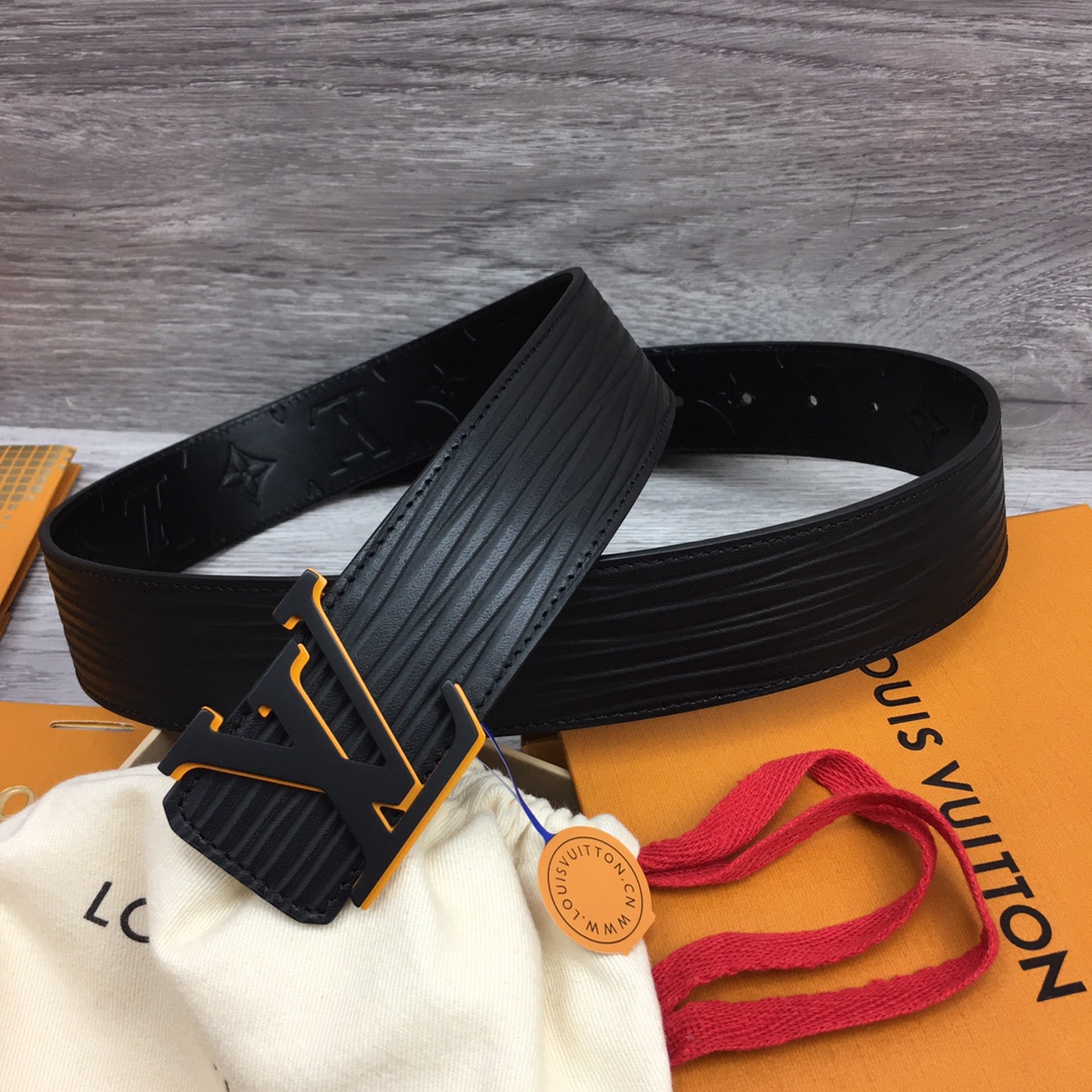 最高級ルイヴィトンスーパーコピー ルイヴィトンベルトコピー ベルト・LV イニシャル 40MM リバーシブル ブラック M8609U エンボス加工したグレインレザー ブラック金具 - 画像 (6)