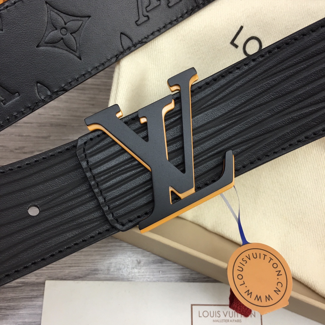 最高級ルイヴィトンスーパーコピー ルイヴィトンベルトコピー ベルト・LV イニシャル 40MM リバーシブル ブラック M8609U エンボス加工したグレインレザー ブラック金具 - 画像 (2)