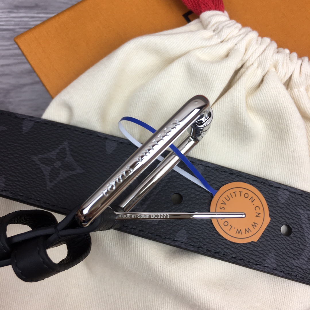 最高級ルイヴィトンスーパーコピー ルイヴィトンベルトコピー ベルト・LV イニシャル 40MM ブラック M0449Q モノグラム・エクリプス キャンバス シルバー金具 - 画像 (7)