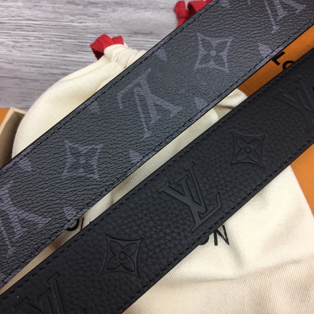 最高級ルイヴィトンスーパーコピー ルイヴィトンベルトコピー ベルト・LV イニシャル 40MM ブラック M0449Q モノグラム・パターンをエンボス加工したトリヨンレザー シルバー金具 - 画像 (5)