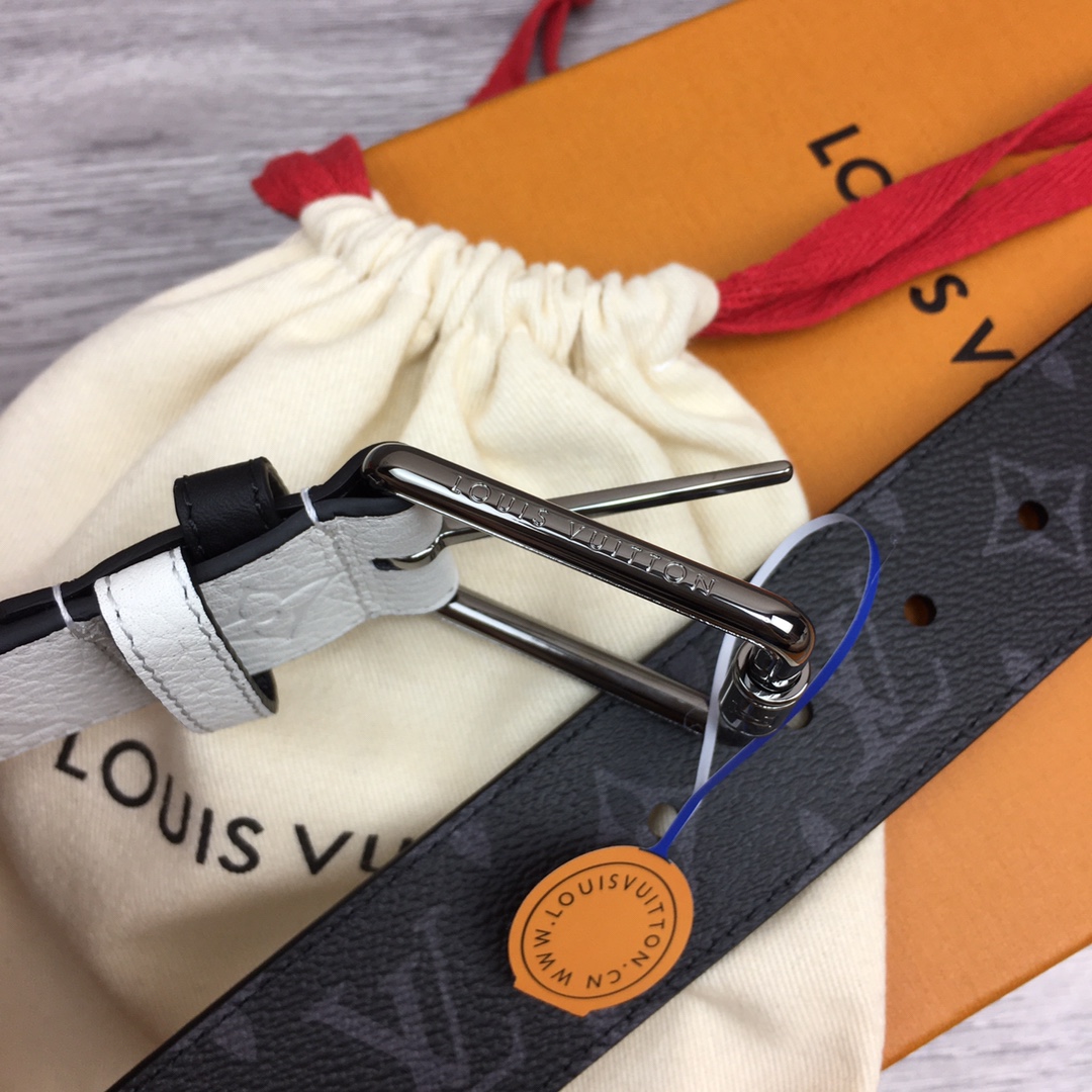 最高級ルイヴィトンスーパーコピー ルイヴィトンベルトコピー ベルト・LV シャドウ 40MMリバーシブル ブラック M8565V モノグラム・エクリプス キャンバス シルバー金具 - 画像 (7)