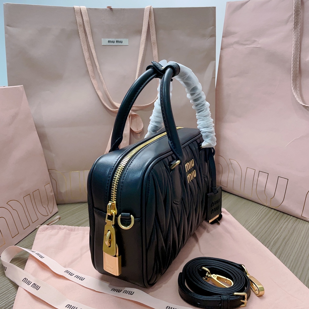 最高級MiuMiuスーパーコピー ミュウミュウバッグコピー アルカディ マテラッセレザー バッグ ブラック 5BB124_N88_F0002_V_OOO レザー ゴールド金具 - 画像 (9)