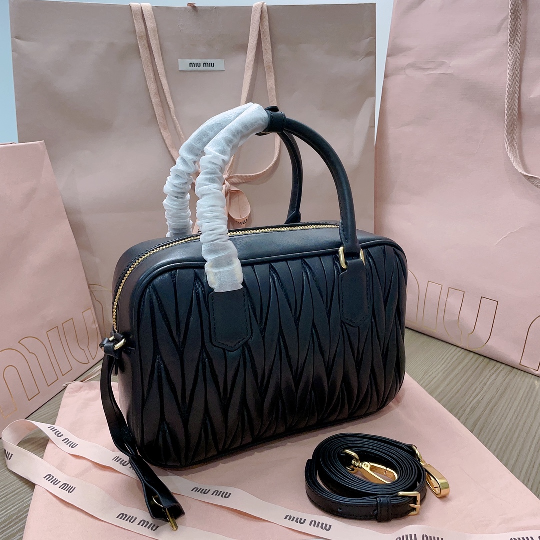 最高級MiuMiuスーパーコピー ミュウミュウバッグコピー アルカディ マテラッセレザー バッグ ブラック 5BB124_N88_F0002_V_OOO レザー ゴールド金具 - 画像 (8)