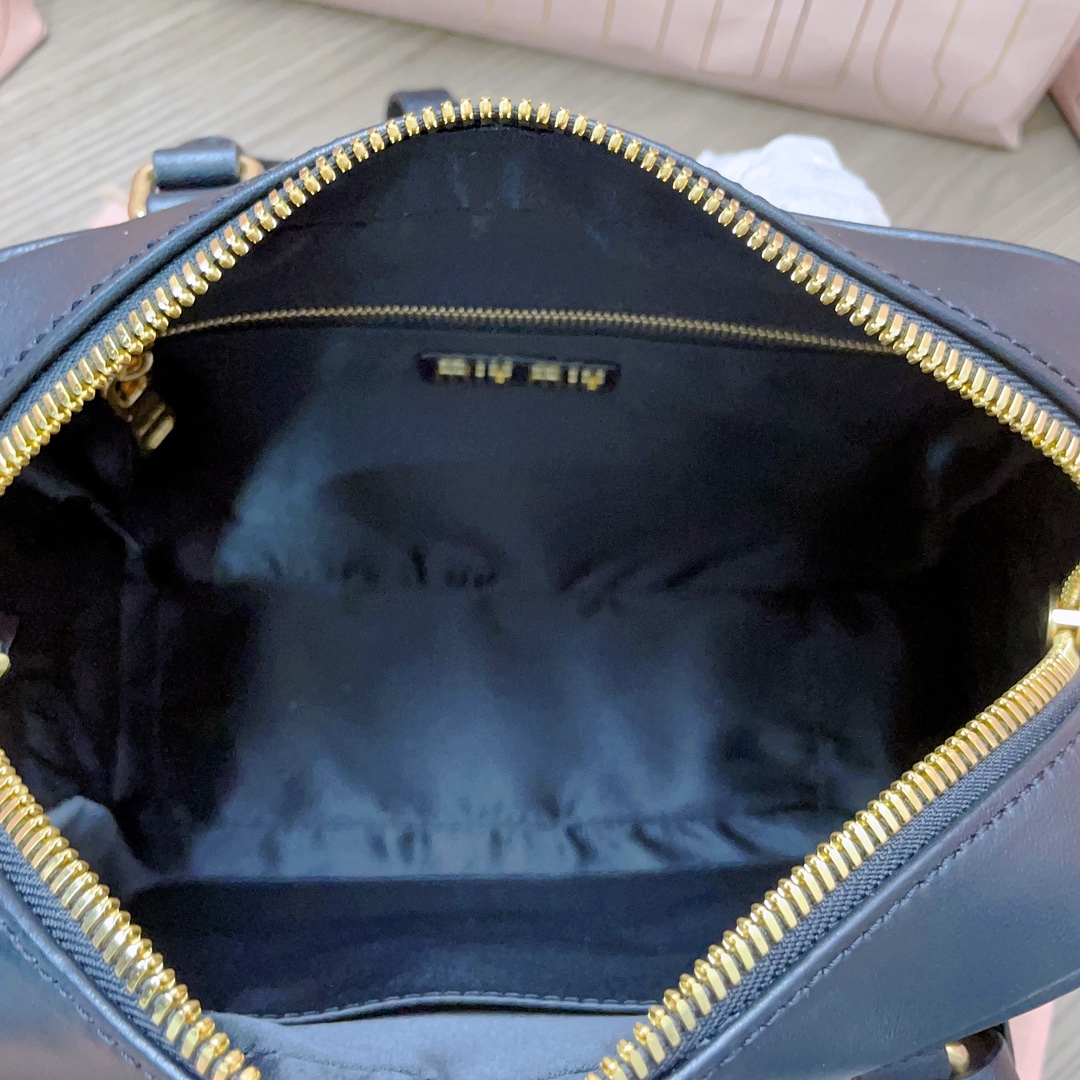 最高級MiuMiuスーパーコピー ミュウミュウバッグコピー アルカディ マテラッセレザー バッグ ブラック 5BB124_N88_F0002_V_OOO レザー ゴールド金具 - 画像 (3)