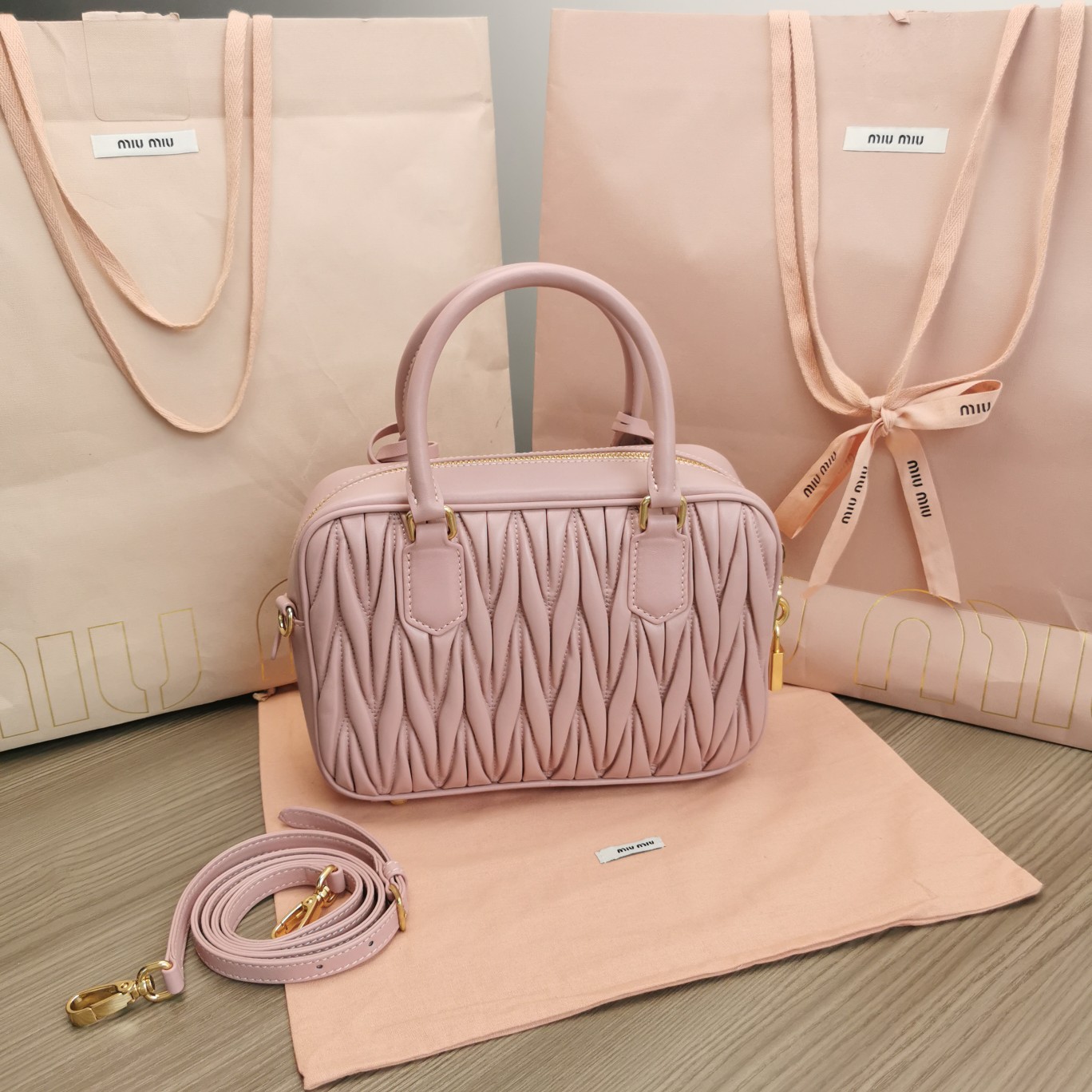 最高級MiuMiuスーパーコピー ミュウミュウバッグコピー アルカディ マテラッセレザー バッグ ピンク 5BB124_N88_F0E18_V_OOO レザー ゴールド金具 - 画像 (9)