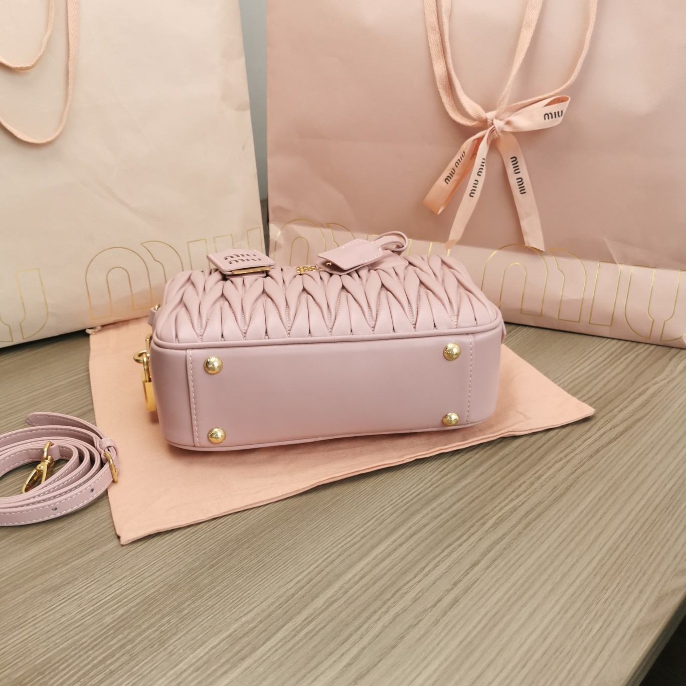 最高級MiuMiuスーパーコピー ミュウミュウバッグコピー アルカディ マテラッセレザー バッグ ピンク 5BB124_N88_F0E18_V_OOO レザー ゴールド金具 - 画像 (7)