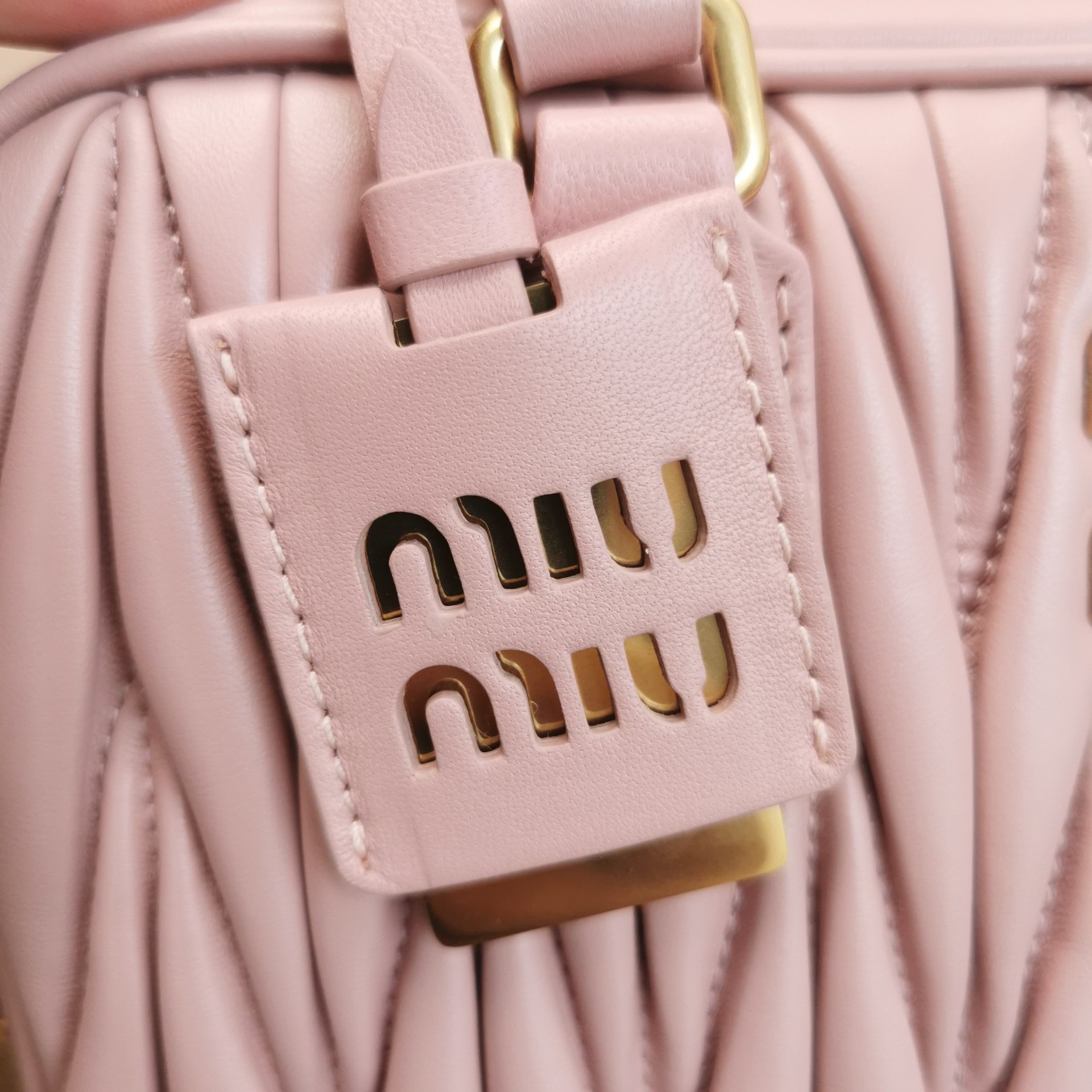 最高級MiuMiuスーパーコピー ミュウミュウバッグコピー アルカディ マテラッセレザー バッグ ピンク 5BB124_N88_F0E18_V_OOO レザー ゴールド金具 - 画像 (5)