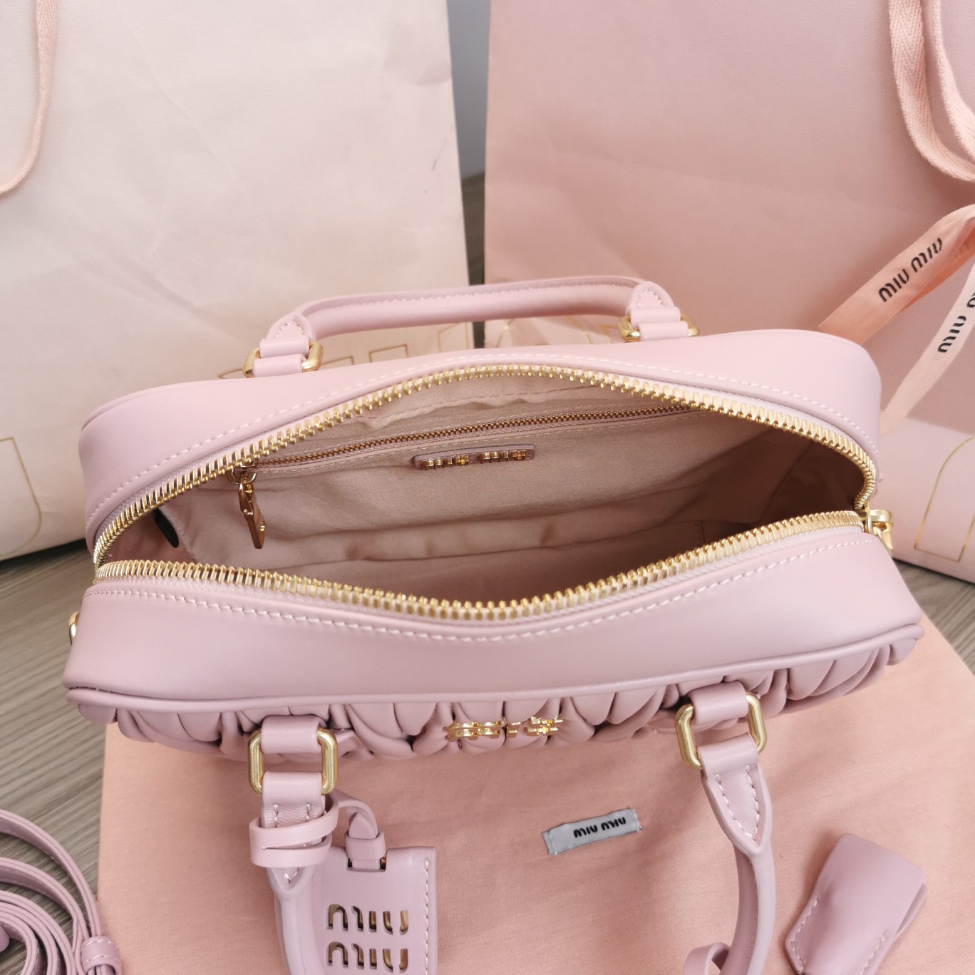 最高級MiuMiuスーパーコピー ミュウミュウバッグコピー アルカディ マテラッセレザー バッグ ピンク 5BB124_N88_F0E18_V_OOO レザー ゴールド金具 - 画像 (3)