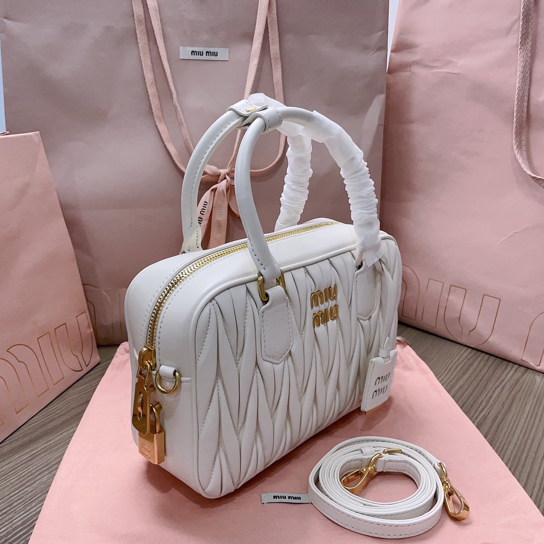 最高級MiuMiuスーパーコピー ミュウミュウバッグコピー アルカディ マテラッセレザー バッグ ホワイト 5BB124_N88_F0009_V_OOO レザー ゴールド金具 - 画像 (9)