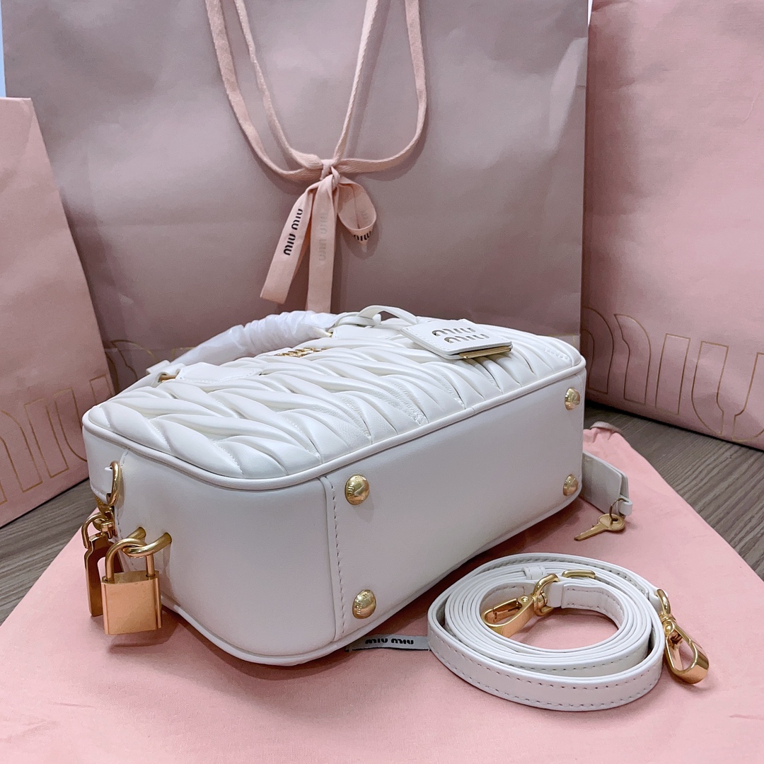 最高級MiuMiuスーパーコピー ミュウミュウバッグコピー アルカディ マテラッセレザー バッグ ホワイト 5BB124_N88_F0009_V_OOO レザー ゴールド金具 - 画像 (7)